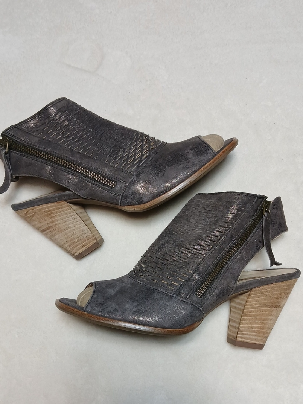 Paul Green Gray Textured Open-Toe Zipper Block Heel Sandals Size 7.5